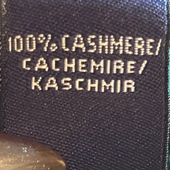 Lands' End Women’s 100% cashmere Forest Green Crewneck Sweater - Picture 4 of 4